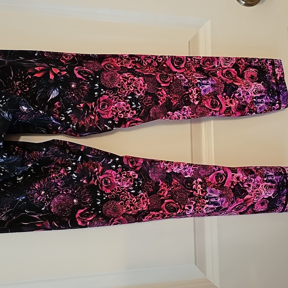 243. Lululemon Wunder Under High Rise Tight - Picture 3 of 9